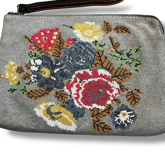 Patricia Nash Cassini Wristlet Floral Cross Stitch Print Leather Pockets Stain - Picture 2 of 8